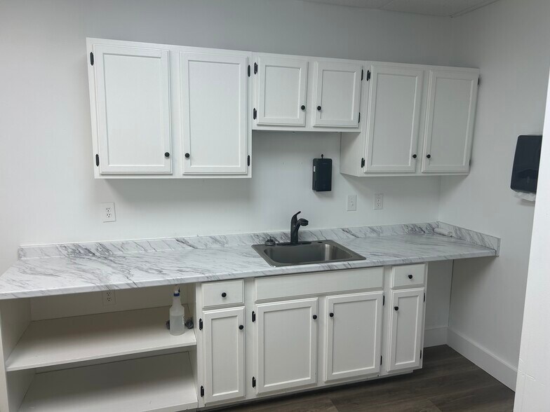 More Photos Of 9580 Madison Blvd, Madison Light Distribution For Lease