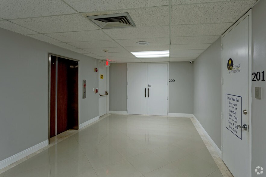 More Photos Of 3661 W Oakland Park Blvd, Lauderdale Lakes Office For Sale