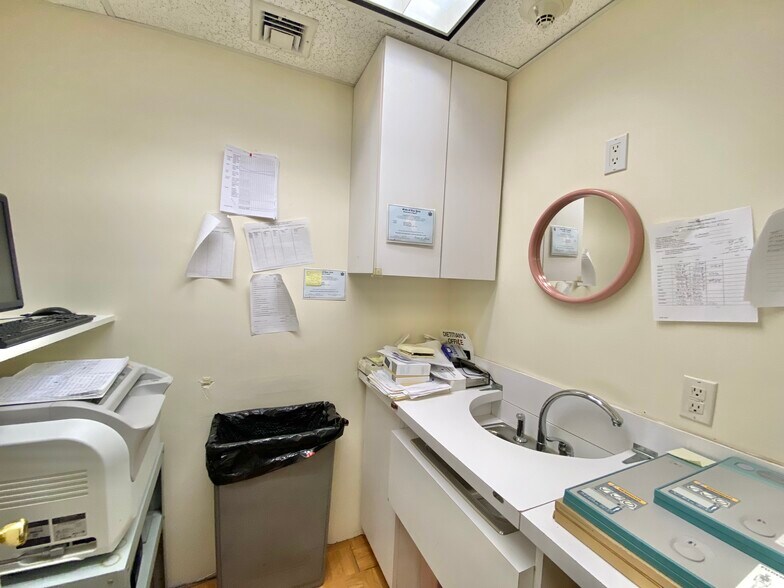 More Photos Of 559 Atlantic Ave, East Rockaway Medical For Lease