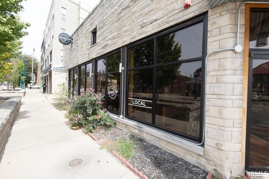 More Photos Of 409 S Walnut St, Bloomington Restaurant For Sale