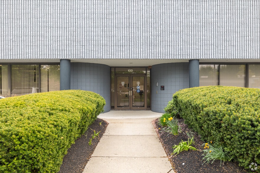More Photos Of 10 Commerce Way, Norton Research And Development For Lease