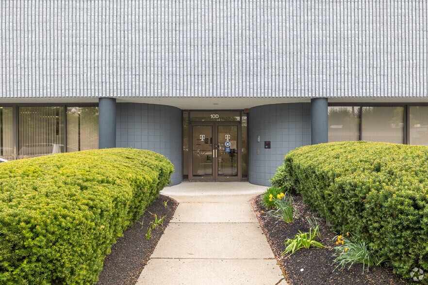 More Photos Of 10 Commerce Way, Norton Research And Development For Lease