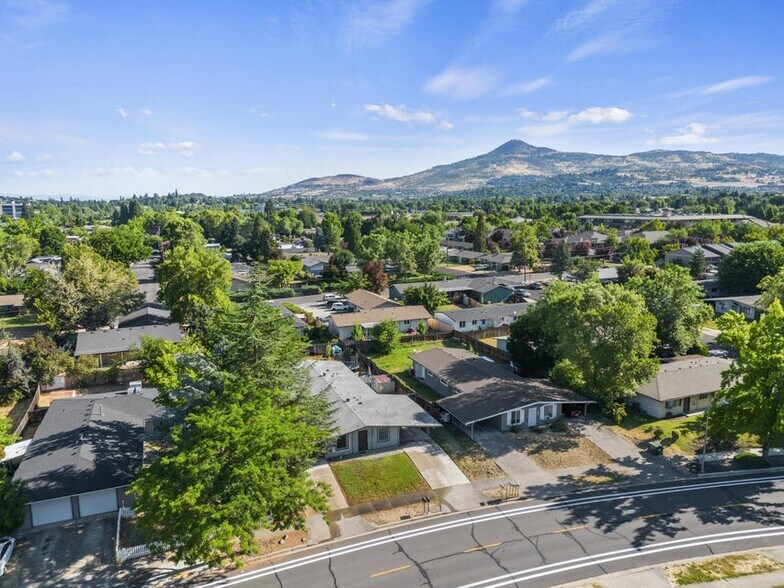 More Photos Of 3001 Juanipero Way, Medford Apartments For Sale