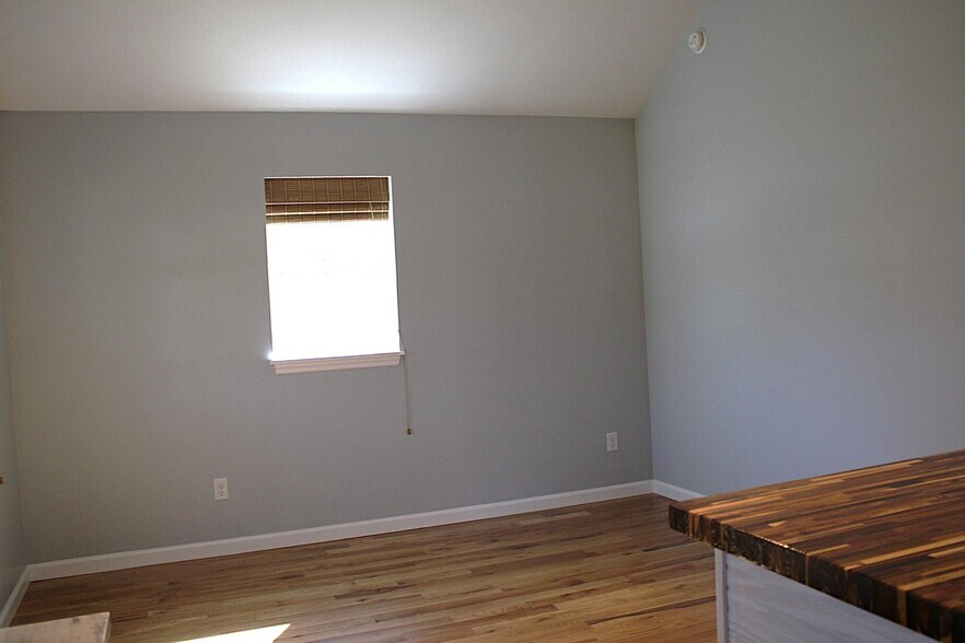 More Photos Of 306 N Live Oak Dr, Moncks Corner Flex For Sale