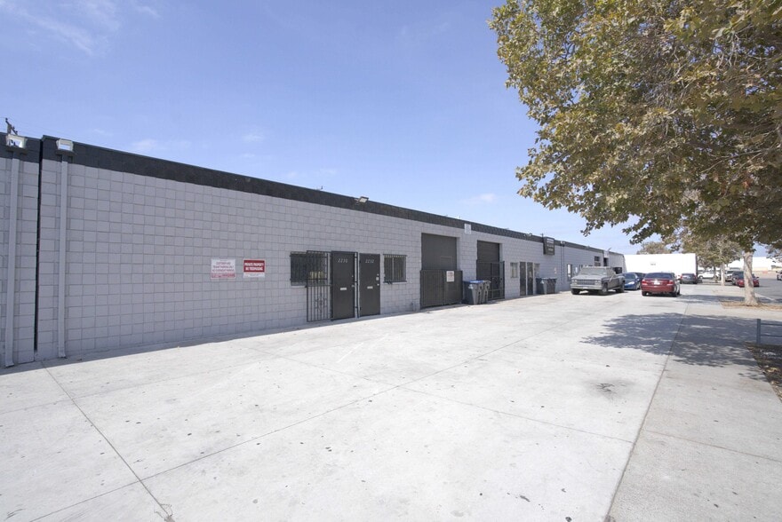 More Photos Of 2222-2308 W 2nd St, Santa Ana Service For Lease