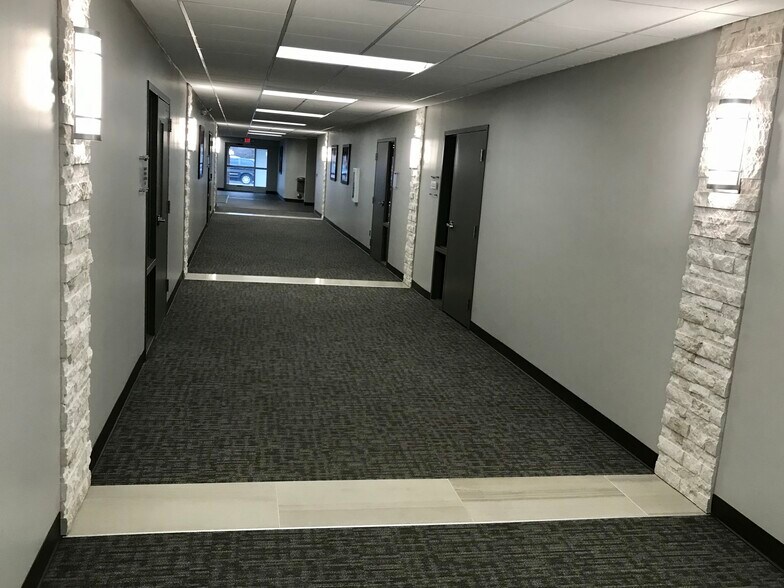 More Photos Of 39500 W Ten Mile Rd, Novi Medical For Lease