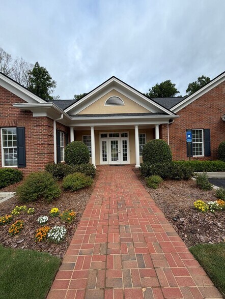 More Photos Of 726 S Enota Dr NE, Gainesville Office For Lease