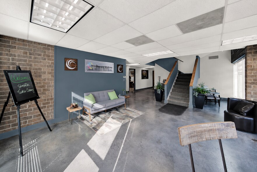 More Photos Of 425 E Arrowhead Dr, Charlotte Warehouse For Lease