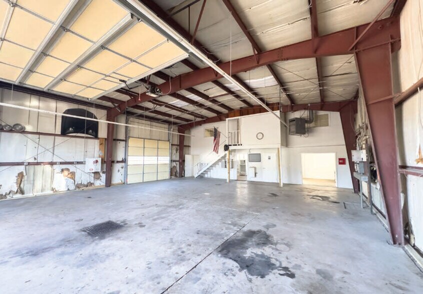 More Photos Of 548 W Charles St, Matthews Warehouse For Sale