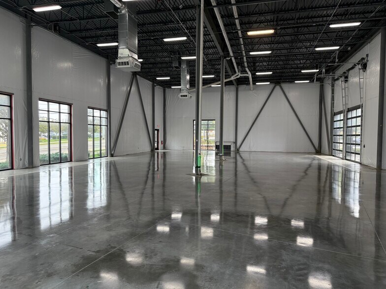 More Photos Of 4801 Centennial Blvd, Nashville General Retail For Lease