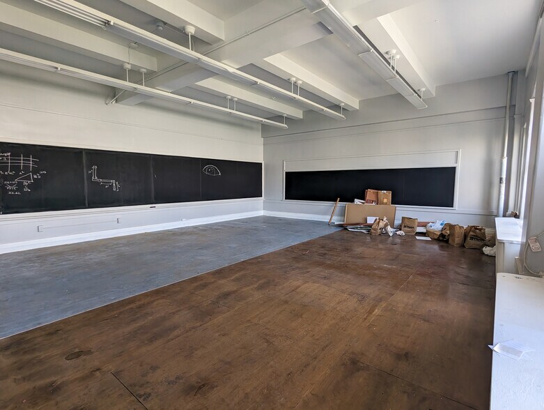 More Photos Of 1901 W Tioga St, Philadelphia Schools For Sale