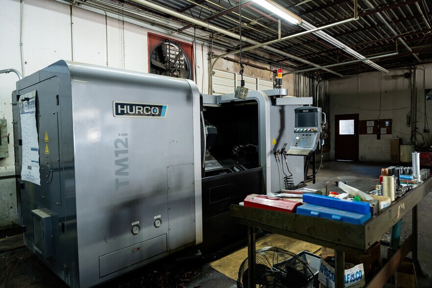 More Photos Of 1616 N Interstate 35 N, Lancaster Flex For Sale