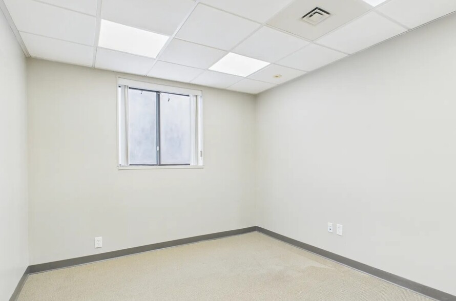 More Photos Of 174 Armistice Blvd, Pawtucket Medical For Lease