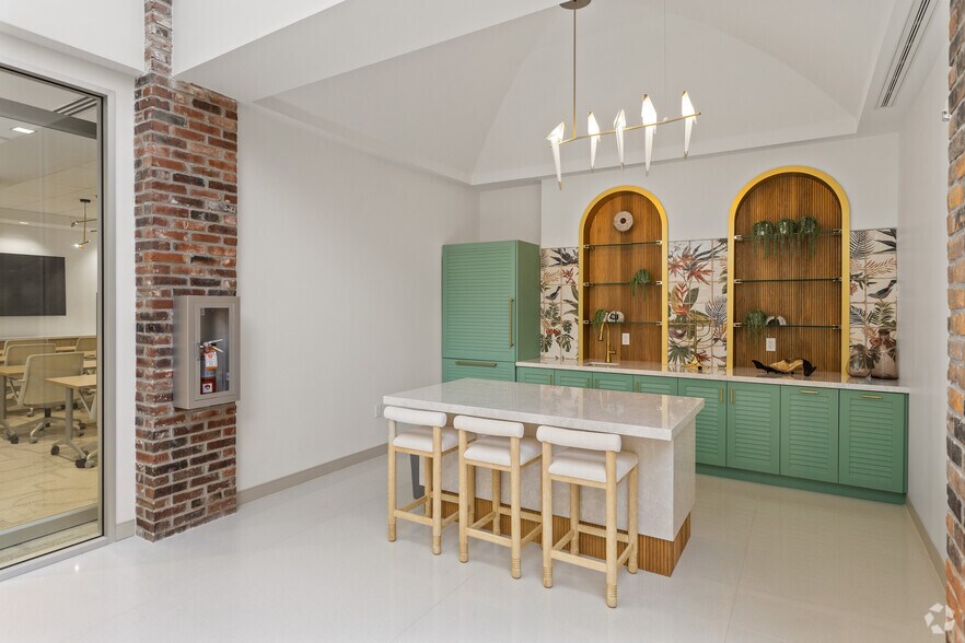 More Photos Of 224 Datura St, West Palm Beach Office For Lease