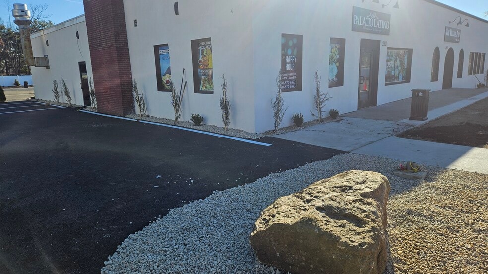 More Photos Of 564-594 Success Ave, Stratford Freestanding For Lease