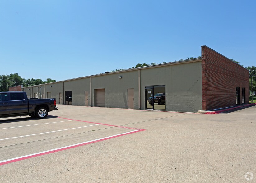 More Photos Of 4100-4108 Amon Carter Blvd, Fort Worth Showroom For Lease
