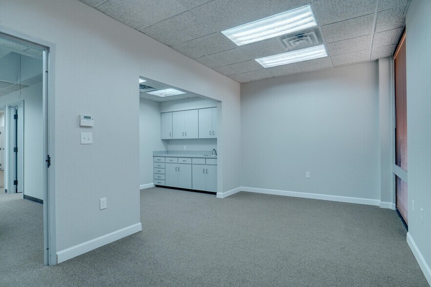 More Photos Of 425 Westpark Way, Euless Office For Sale