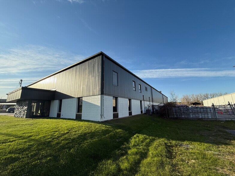 More Photos Of 1850 Velp Ave, Howard Warehouse For Lease