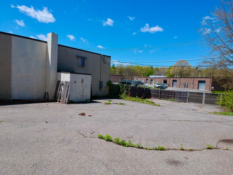 More Photos Of 245 Middle Island Rd, Medford Land For Lease