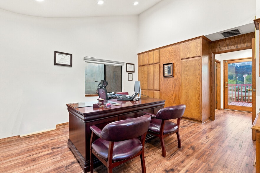 More Photos Of 1063 Colorado Blvd, Eagle Rock Medical For Sale