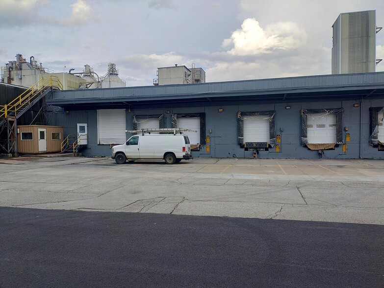 More Photos Of 4250 Bells Ln, Louisville Manufacturing For Sale