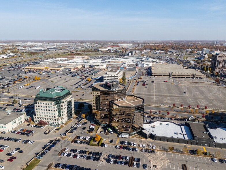 More Photos Of 2540 Boul Daniel-Johnson, Laval Office For Lease