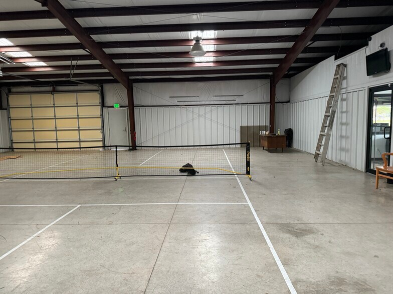 More Photos Of 1665 W Legacy Dr, Duncan Flex For Sale