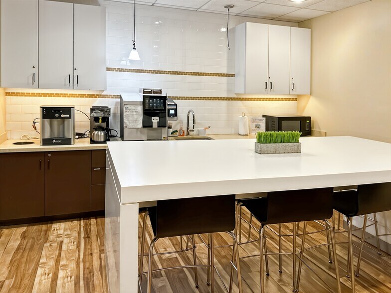 More Photos Of 51 John F Kennedy Pky, Short Hills Coworking Space