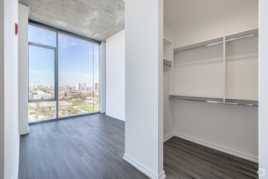 More Photos Of 808 N Cleveland Ave, Chicago Apartments For Lease