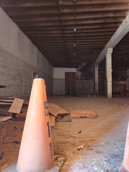 More Photos Of 360 W Commercial Ave, El Centro Warehouse For Lease