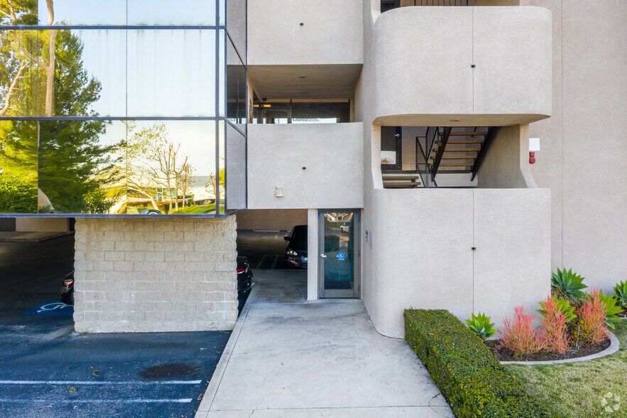 Primary Photo Of 23291 Mill Creek Dr, Laguna Hills Medical For Lease