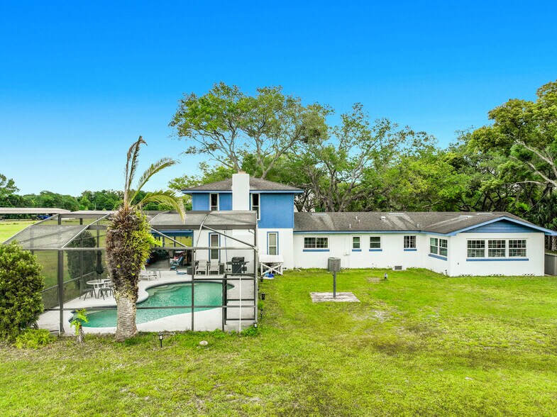 More Photos Of 7001 W Jones Ave, Mount Dora Airplane Hangar For Sale