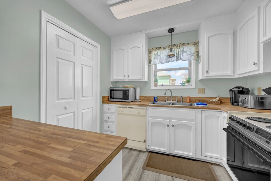 More Photos Of 1503 Carolina Beach AVE N, Carolina Beach Apartments For Sale
