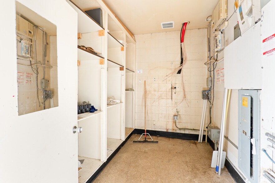 More Photos Of 774 Main St, Springfield Fast Food For Sale