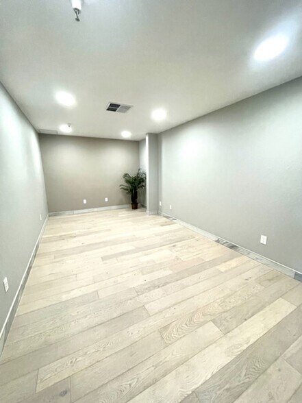 More Photos Of 2560-2590 Lafayette St, Santa Clara Warehouse For Lease