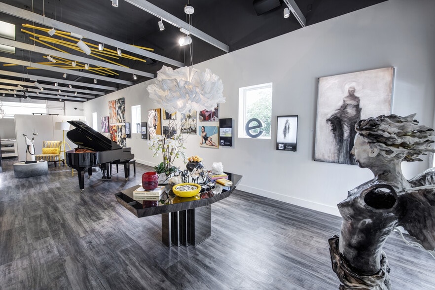 More Photos Of 5880 Shirley St, Naples Light Manufacturing For Sale