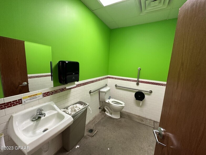 More Photos Of 3221 32nd Ave S, Grand Forks Unknown For Lease