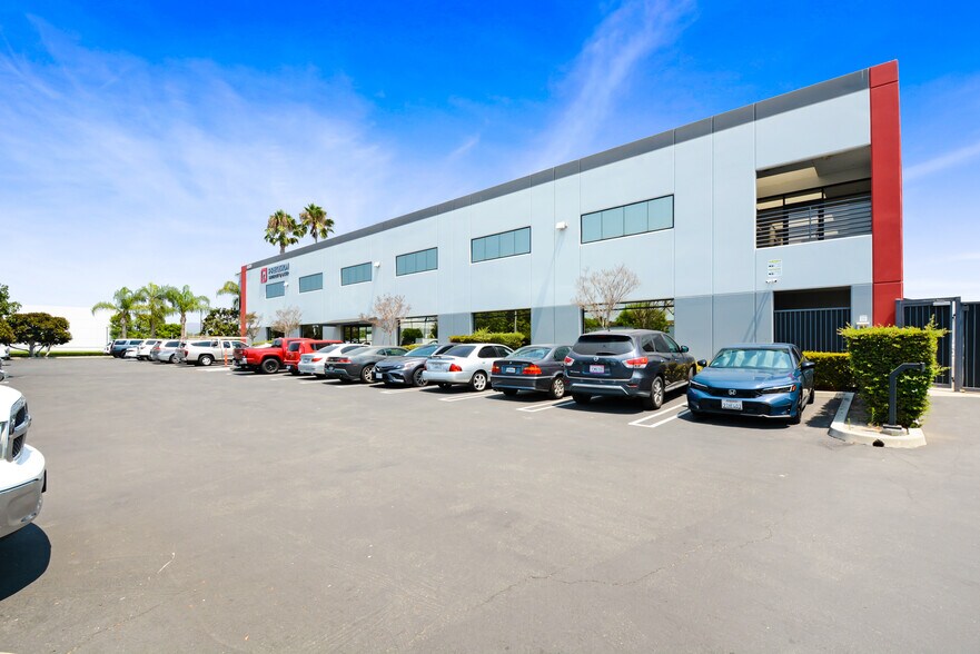 More Photos Of 4900 E Hunter Ave, Anaheim Manufacturing For Sale