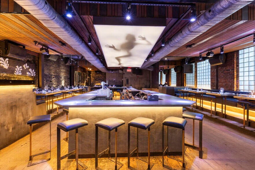 More Photos Of 52 Rue Saint-Jacques, Montréal Restaurant For Sale