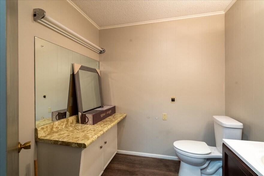 More Photos Of 5304 Meeks Dr, Orange Office For Sale