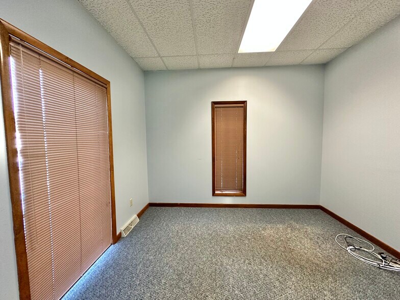 More Photos Of 3445-3449 Ridge Rd, Highland Office For Lease