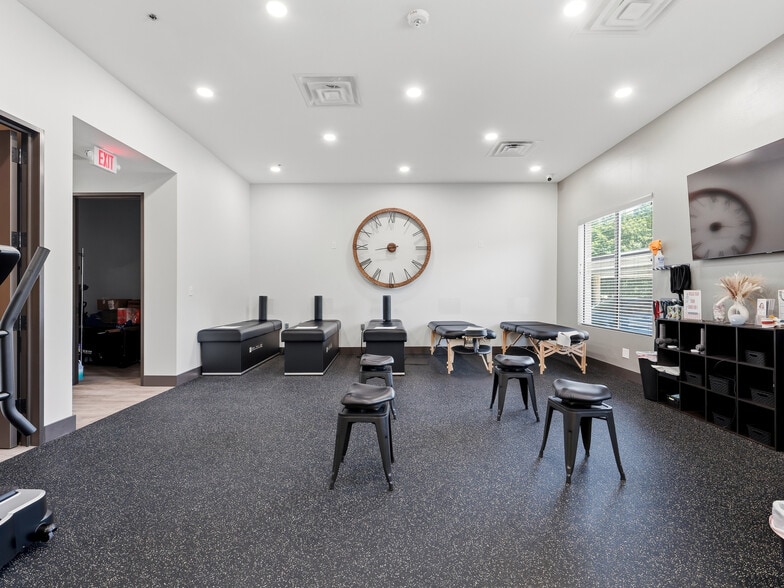 More Photos Of 6550 Naaman Forest Blvd, Garland Medical For Lease