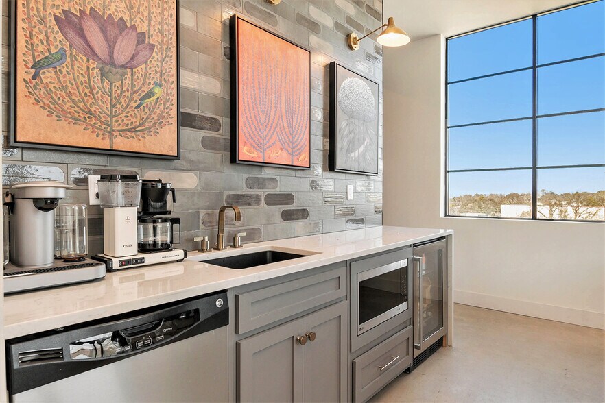 More Photos Of 1400 Howell Mill Rd NW, Atlanta Restaurant For Sale