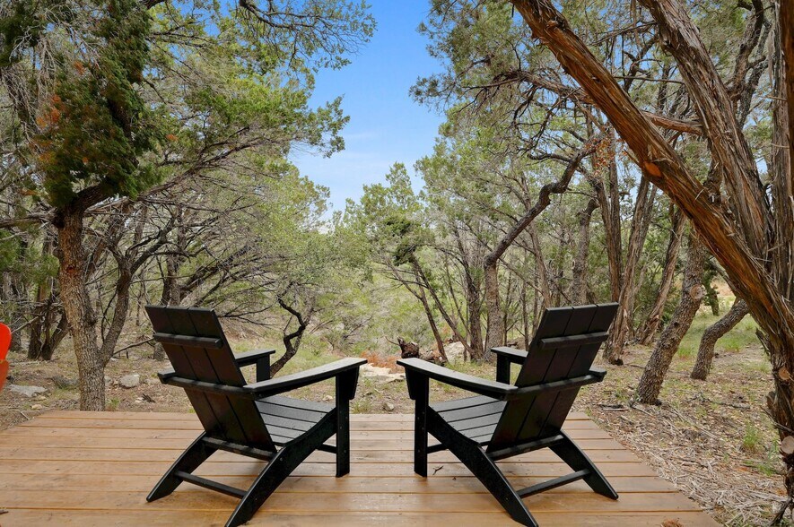 More Photos Of 7400 McGregor Ln, Dripping Springs Hotel For Sale
