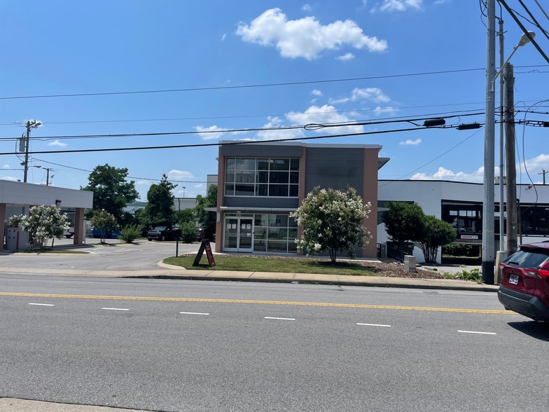 More Photos Of 1915 Glen Echo Rd, Nashville Bank For Sale