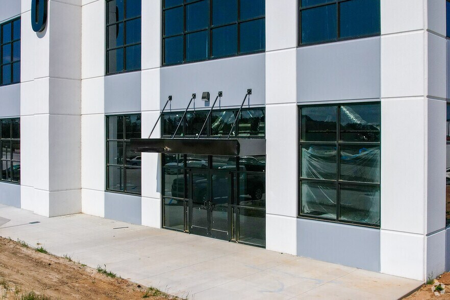 More Photos Of 300 Seabrook Pky, Pooler Warehouse For Lease