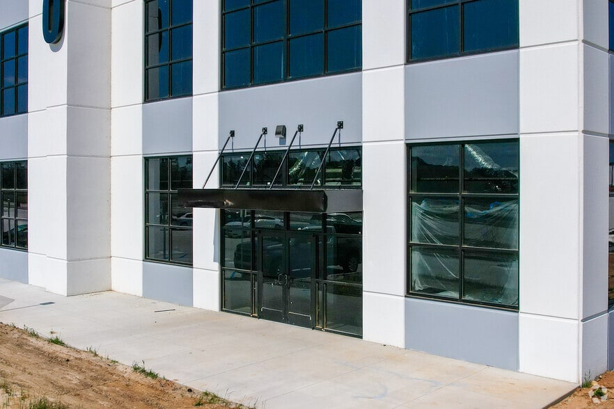 More Photos Of 300 Seabrook Pky, Pooler Warehouse For Lease