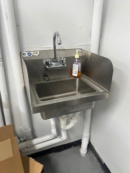 More Photos Of 5107 Unicon Dr, Wake Forest Warehouse For Sale