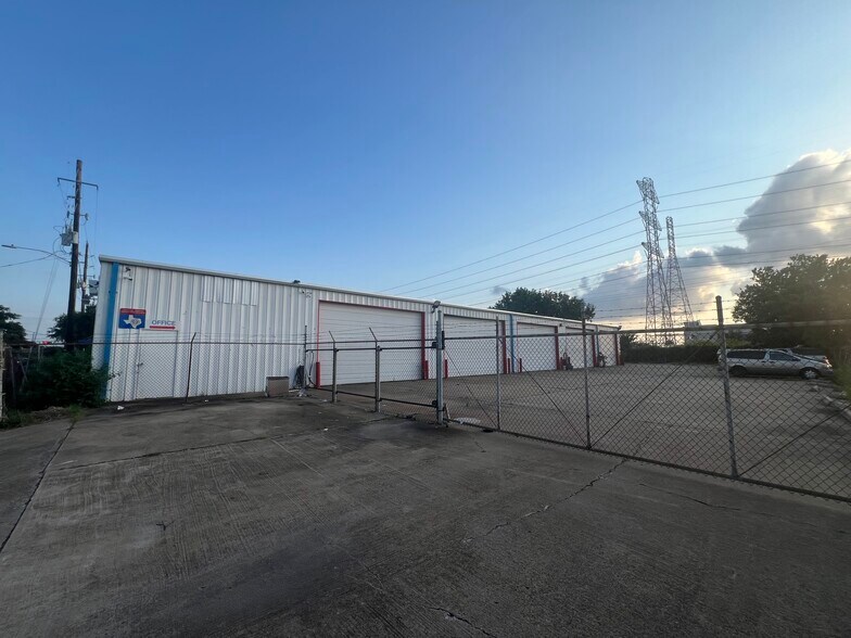 More Photos Of 6730 Wilcrest Dr, Houston Auto Repair For Lease