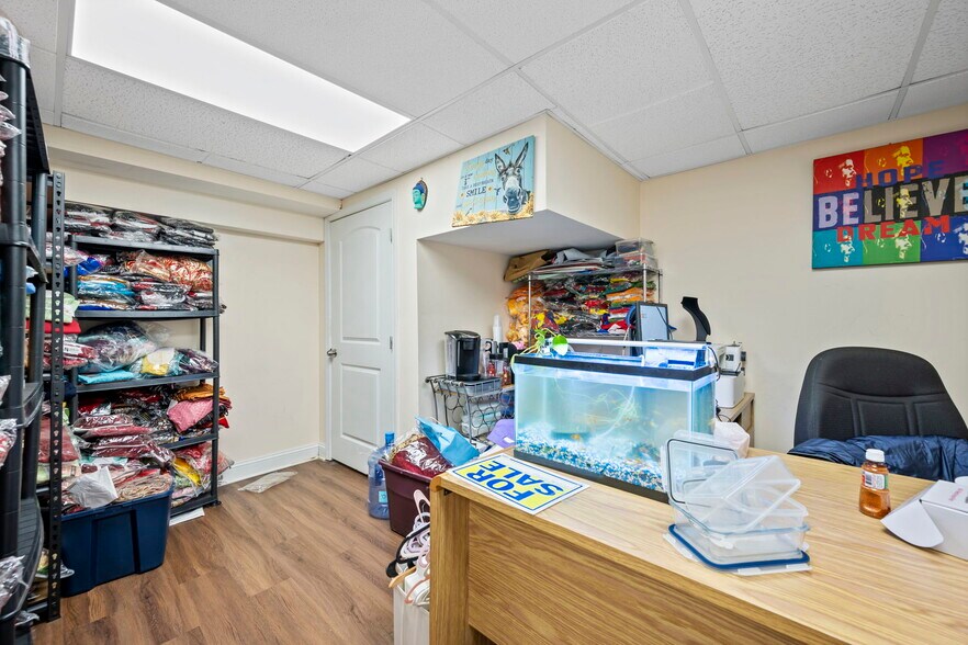 More Photos Of 338 N Charles St, Baltimore Storefront Retail Residential For Sale